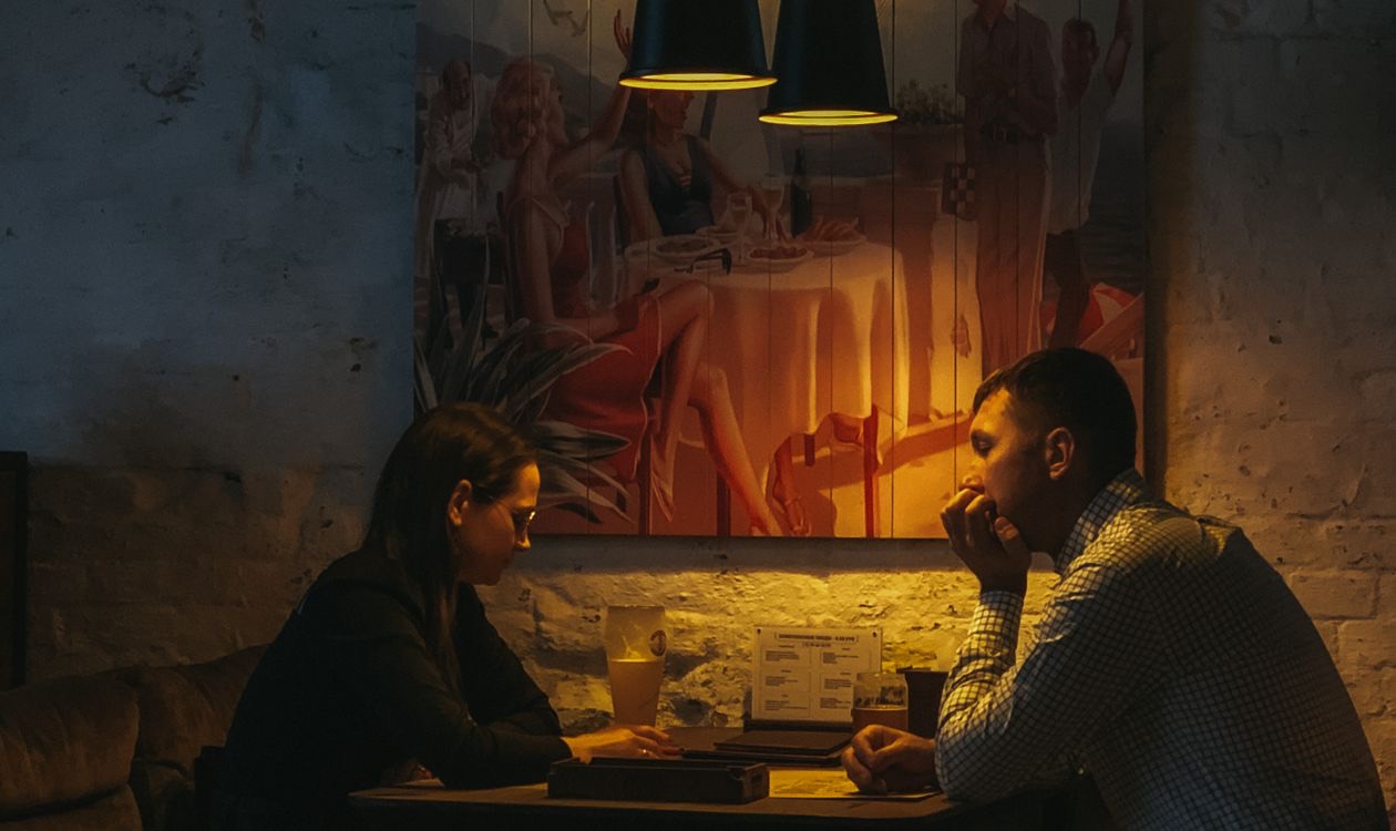 Come tenere viva una conversazione senza interrogarla
