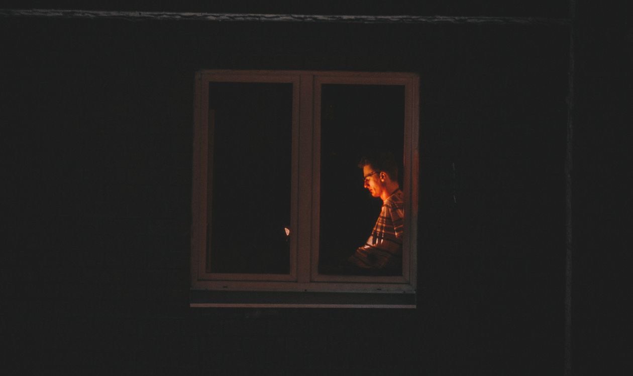 Solitudine maschile: perché gli uomini non hanno più amici